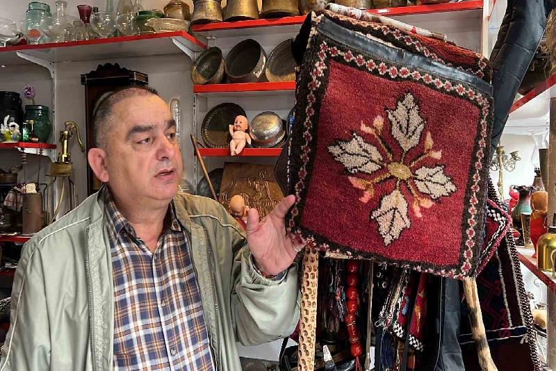 Zonguldak’ta 62 yaşındaki emekli öğretmen İsmail Bayramusta, lise yıllarında merak