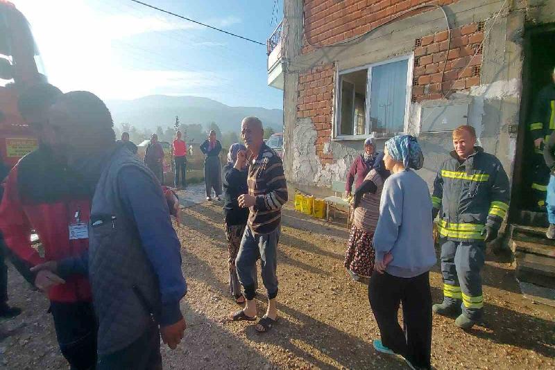 Bolu’nun Sultanbey köyünde 3 katlı bir evin birinci katında yangın