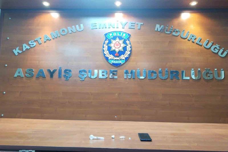 Evden telefon çalan iki şahıs, polis ekiplerince yakalandı Kastamonu’da bir evden hırsızlık yaptığı tespit edilen iki kişi, Kastamonu