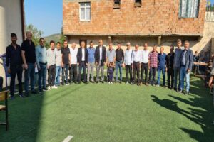 Zonguldak’ın Alaplı ilçesinde EYT’den emekli olan 20 kişi, Mevlit okutarak