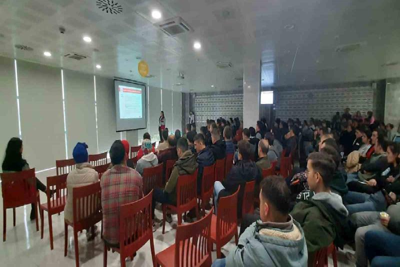 Aile ve Sosyal Hizmetler Müdürlüğü ekiplerince fabrika personellerine yönelik farkındalık