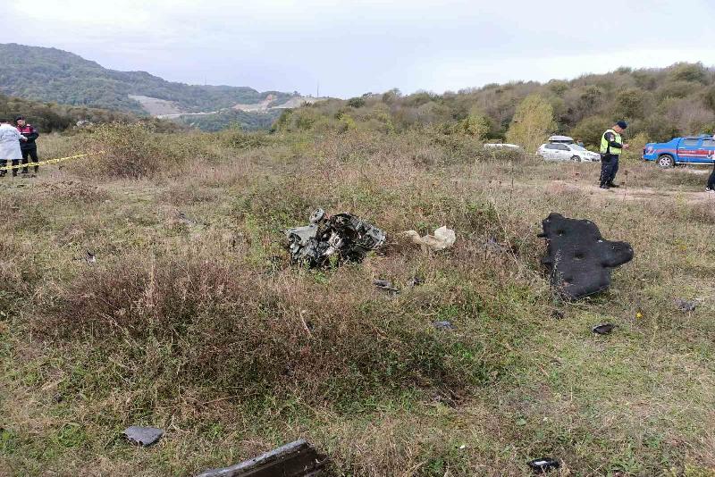 Günün ilk ışıklarıyla ortaya çıkan feci kazada 112 çalışanı ölü olarak bulundu Bartın’ın Amasra ilçesinde gece meydana gelen kaza, günün aydınlanması ile