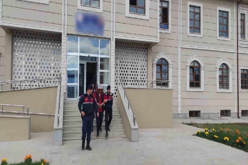 Kastamonu’nun İhsangazi ve Tosya ilçelerinde hırsızlık suçlarından araması bulunan 2