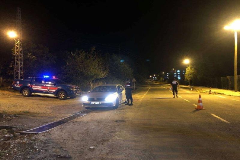 Jandarmadan halkı rahatsız edenlere denetim Zonguldak İl Jandarma Komutanlığınca, 51 ekip ve 153 personelin katılımıyla