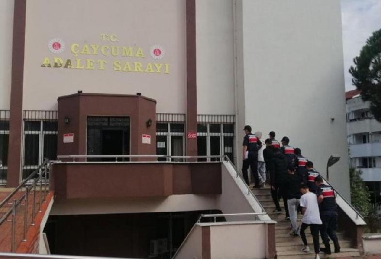 Zonguldak’ta motosiklet hırsızlığı olayına karışan 5 kişi, jandarma ekiplerince yakalandı.