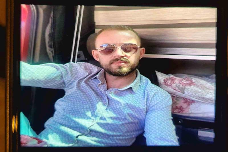 Kastamonu’nun Cide ilçesinde freni boşalan mıcır yüklü kamyonun uçuruma yuvarlanması