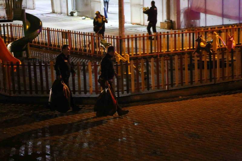 Kastamonu’da yol kenarında unutulan şüpheli valiz fünyeyle patlatıldı Kastamonu’da yol kenarında unutulan şüpheli valiz, polis ekipleri tarafından fünye