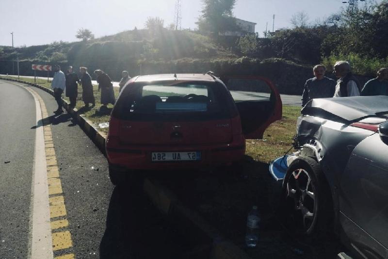 Otomobiller çarpıştı; 2 yaralı Zonguldak Ereğli İlçesi Seyfetler yolunda meydana gelen kazada 2 kişi