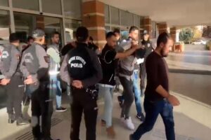 Kastamonu’da oyuncak ayı içerisinde uyuşturucuyla yakalanan 4 şüpheli, sevk edildikleri