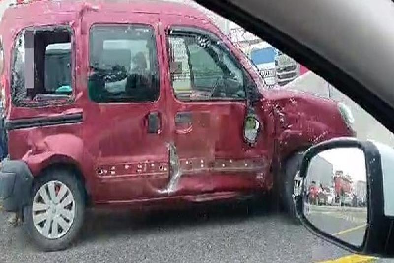 Refüje çarparak durdu: 1 yaralı Düzce D100 Karayolu Bolu Dağı’nda refüje çarpan hafif ticari araç