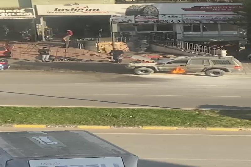 Seyir halindeki cip alev aldı Karabük’ün Safranbolu ilçesinde seyir halindeyken alev alan cipin yardımına esnaf