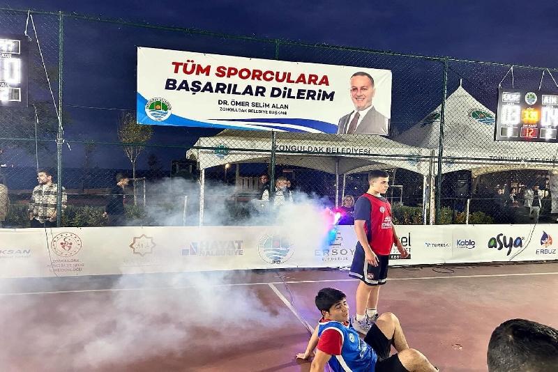 Zonguldak Belediyesi tarafından Uzunmehmet Camii bahçesinde bu yıl üçüncüsü düzenlenen