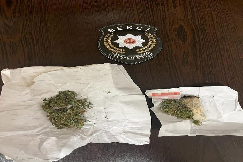 Düzce’de polis ekiplerinin uygulaması sırasında üst araması yapılan 9 şahısta