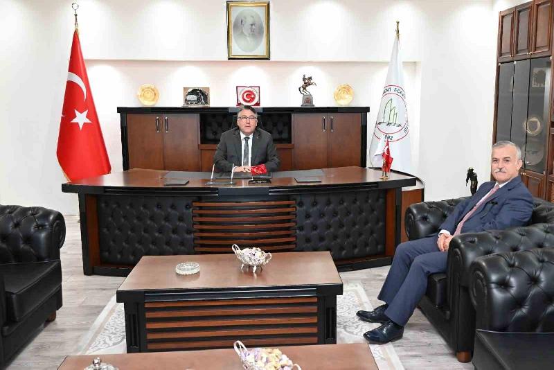 Vali Yardımcısı Balcı’dan Rektör Özölçer’e ziyaret Zonguldak Vali Yardımcısı Muammer Balcı, ZBEÜ Rektörü Prof. Dr. İsmail