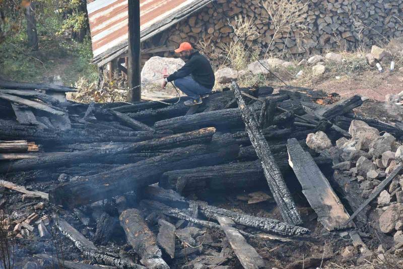 Kastamonu’nun Tosya ilçesinde 45 hanenin yandığı köyde, yangın ile birlikte