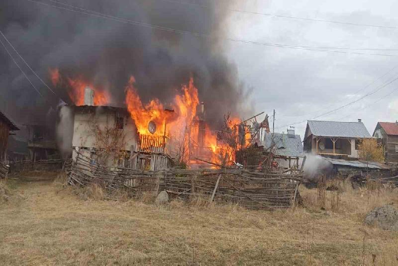 Bolu’nun Seben ilçesine bağlı Alpağut Yaylası’nda sabah saatlerinde çıkan yangında