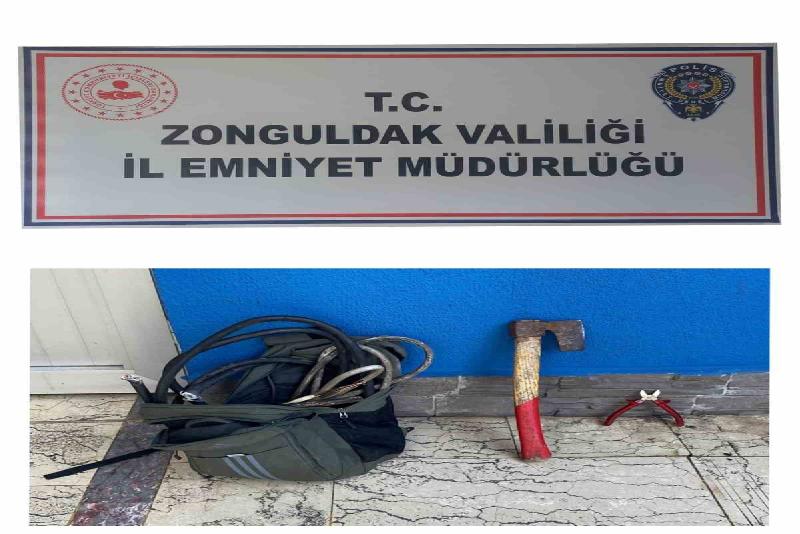Yıkımı yapılan köprüde 3 hırsızlık şüphelisine suçüstü Zonguldak’ta yıkım çalışmalarının yapıldığı Fevkani Köprüsü’nde 3 hırsızlık şüphelisi ekiplerce