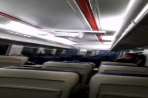 Zonguldak-Karabük seferini yapan yolcu treninde çıkan küçük çaplı yangın söndürüldü.