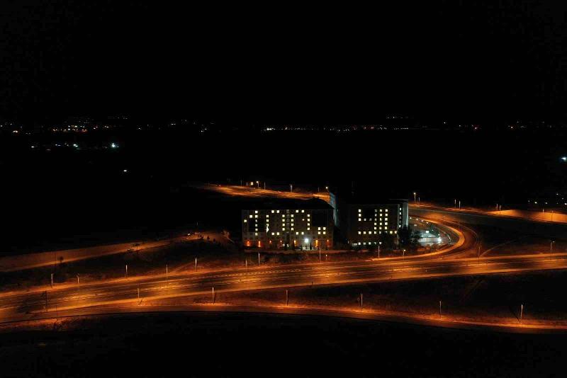 Yurt ışıkları Cumhuriyet’in 100. Yılı için yandı Cumhuriyetin ilan edilmesinin 100. yılı dolayısıyla Karabük’te KYK yurtlarının ışıklarıyla