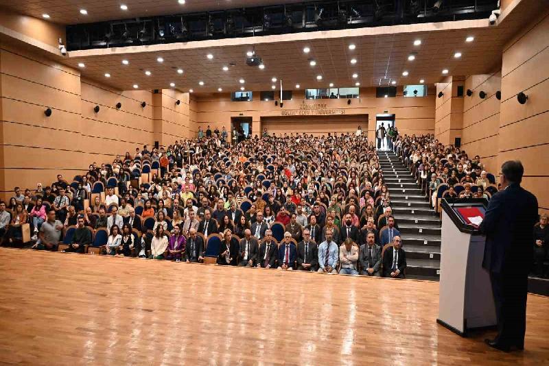 Zonguldak Bülent Ecevit Üniversitesinde (ZBEÜ) üniversiteye yeni kayıt olan öğrenciler