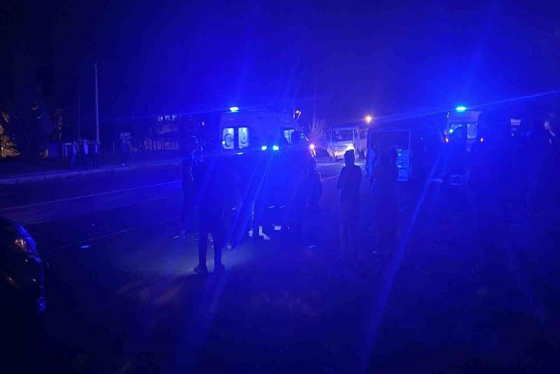 Zonguldak’ın Devrek ilçesine bağlı Çaydeğirmeni beldesinde Meziroğlu mevkinde iki aracın