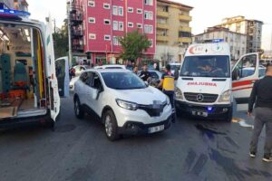 Zonguldak’ın Ereğli ilçesinde iki otomobilin çarpışması sonucu meydana gelen trafik