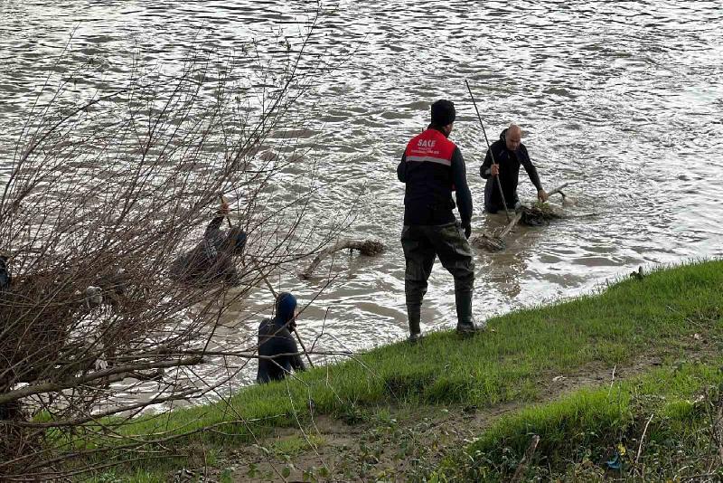 10 gündür kayıp şahıs Melen Çayı’nda aranıyor Düzce’de 15 Kasım tarihinden sonra bir daha haber alınamayan Gökhan