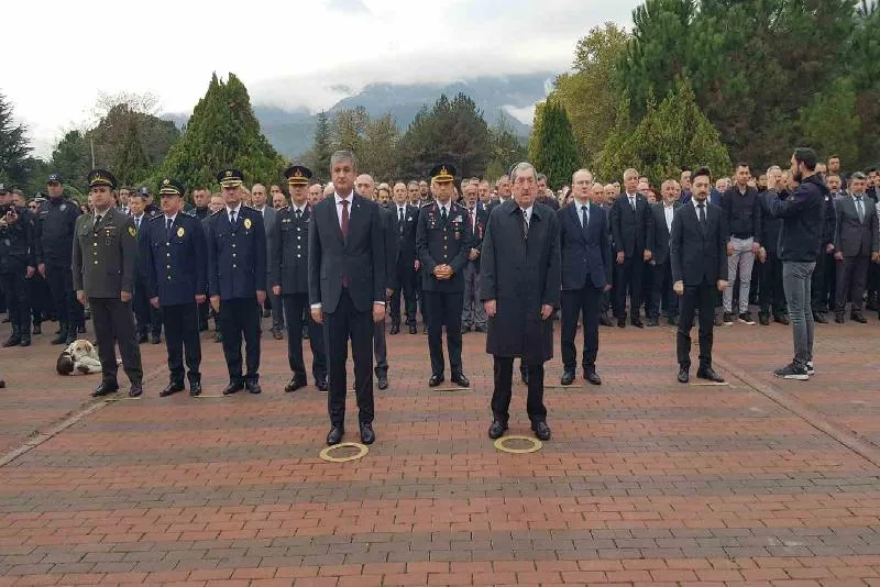 10 Kasım Atatürk’ü Anma Programı çelenk sunumu ile başladı