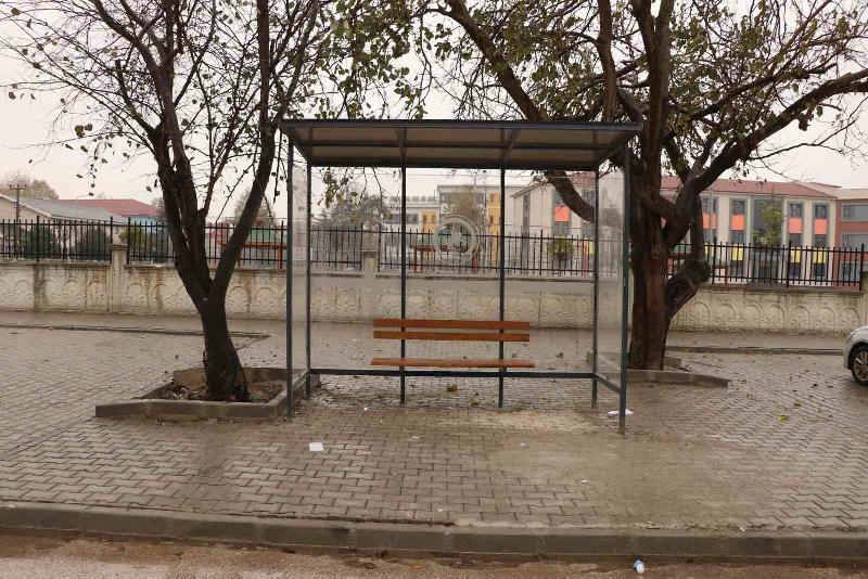 Düzce Belediyesi, mahallelerden gelen talepler doğrultusunda yeni otobüs duraklarını belirlenen