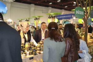 DÜZCE(İHA) – Düzce Belediyesi’nin yöresel ürünleri ile büyük ilgi gördüğü