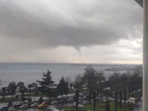 Sabah saatlerinden itibaren Kdz.Ereğli’yi etkisi altına alan fırtına sonrası deniz