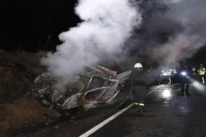 Kastamonu’da traktör ile çarpışan kamyonet alev alev yandı. Kazada yaralanan
