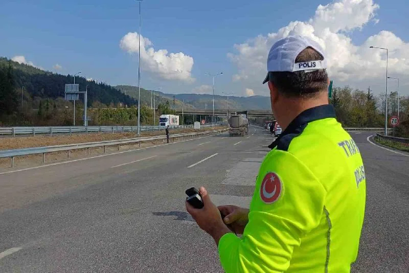 Anadolu Otoyolu Bolu Dağı geçişi trafiğe açıldı Anadolu Otoyolu Bolu Dağı Tüneli’nde yapılan çalışmaların tamamlanmasının ardından Kaynaşlı