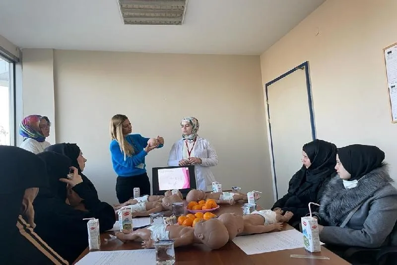 Anne adaylarına sağlıklı gebelik anlatıldı DÜZCE(İHA) – Düzce Sağlık Müdürlüğü tarafından anne adaylarının sağlıklı bir