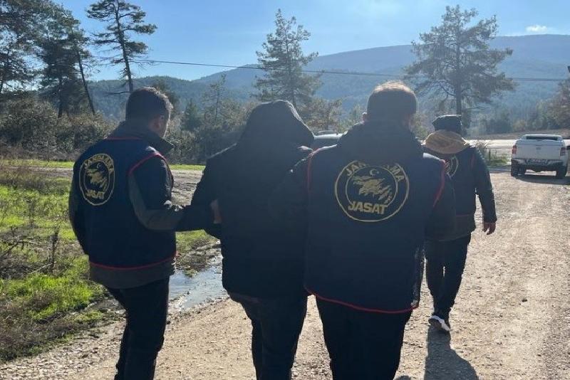 Bolu’da jandarma ekipleri tarafından farklı suçlardan kesinleşmiş hapis cezası bulunan