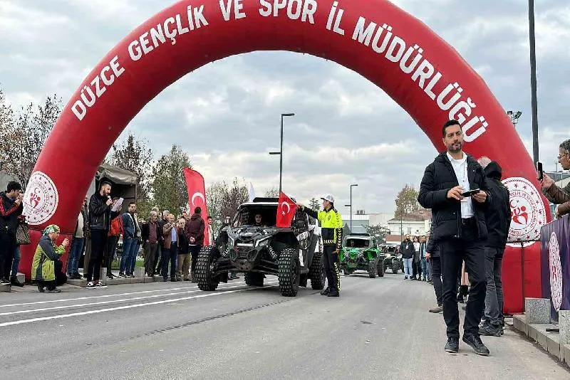 Baja rallisi Düzce’de start aldı Türkiye Otomobil Sporları Federasyonu Baja Türkiye Şampiyonası’nın 3. ayağı Düzce’de