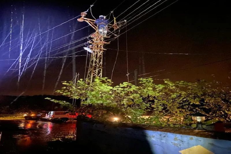 Başkent EDAŞ, fırtınanın enerji hatlarına zarar verdiği Zonguldak’ta çalışmalarını sürdürdü