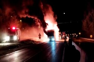 DÜZCE (İHA) – Düzce D100 Karayolu Bolu Dağı geçişinde yolcu