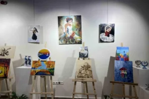 Zonguldak’ta çocuk evlerinde kalan çocuklar güzel sanatlar galerisinde el sanatları