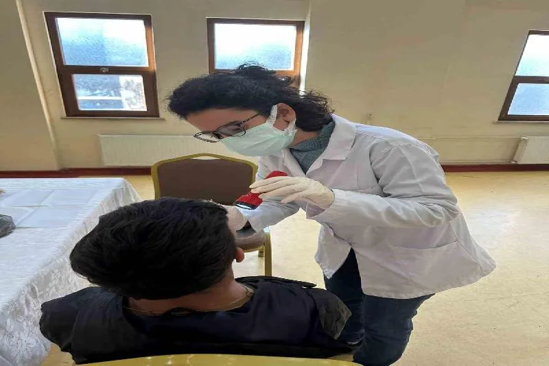 Çocuklara ağız ve diş sağlığı taraması DÜZCE(İHA) – Düzce Ağız ve Diş Sağlığı Hastanesinde ki görevli