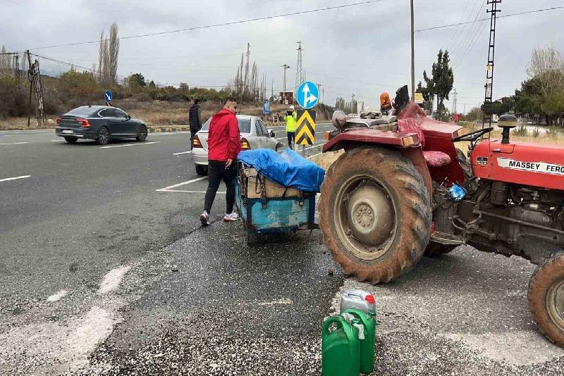 D100’de otomobil ile traktör çarpıştı: 1 yaralı Kastamonu’nun Tosya ilçesi D100 karayolu eski bölge trafik bölgesi mevkiinde