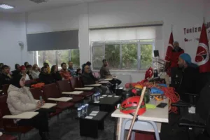 Kastamonu’da düzenlenen konferansta, zamanının büyük bölümünü doğada yalnız yaşayarak geçiren