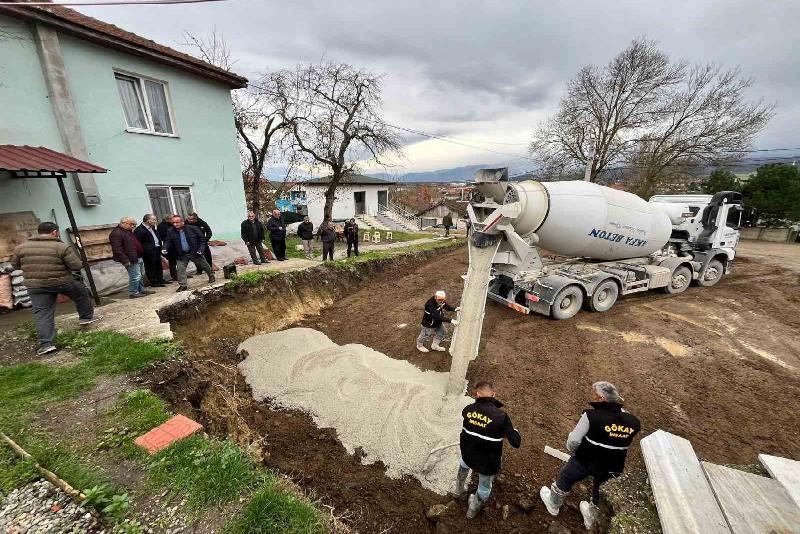 Deprem sonrası yıkıldı yenisi yapılıyor DÜZCE(İHA) – Düzce’de geçtiğimiz yıl 23 Kasımda meydana gelen depremde