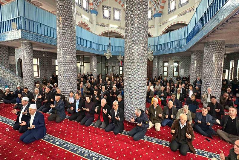 Depremde hayatını kaybedenler anıldı Düzce’nin Kaynaşlı ilçesinde 12 Kasım 1999 tarihinde meydana gelen 7.2