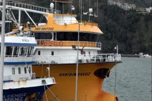 Meteorolojinin Batı Karadeniz’de fırtına ve dev dalga uyarısı üzerine Karadeniz’de