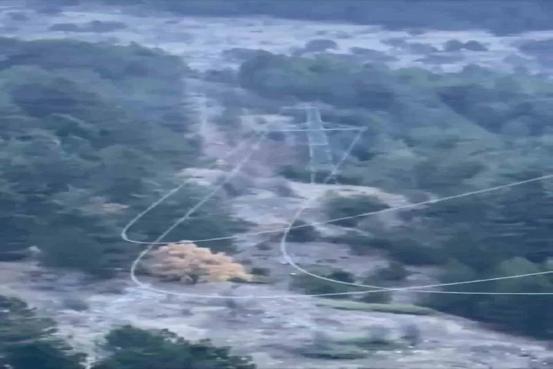 Kastamonu’da etkili olan kuvvetli fırtına sırasında adeta beşik gibi sallanan