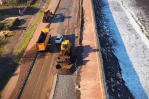 Kastamonu’nun Cide ilçesinde, fırtına sebebiyle büyük hasarın oluştuğu sahil şeridinde