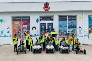 Geleceğin sürücüleri olacak Bostanlık İlkokulu öğrencileri Melen Park Çocuk Jandarma