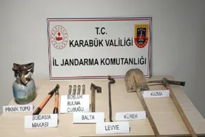 Karabük’ün Safranbolu ilçesinde kaçak kazı yapan 5 kişi suçüstü yakalandı.