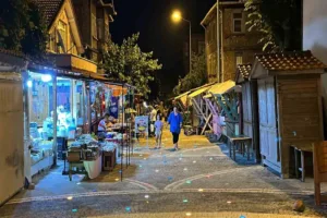 DÜZCE (İHA) – Düzce’nin Akçakoca ilçesindeki tarihi çarşı kadın istihdamına